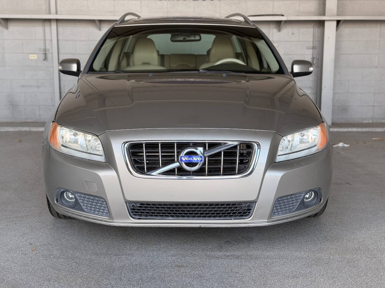 Used 2010 Volvo V70 FWD image 4