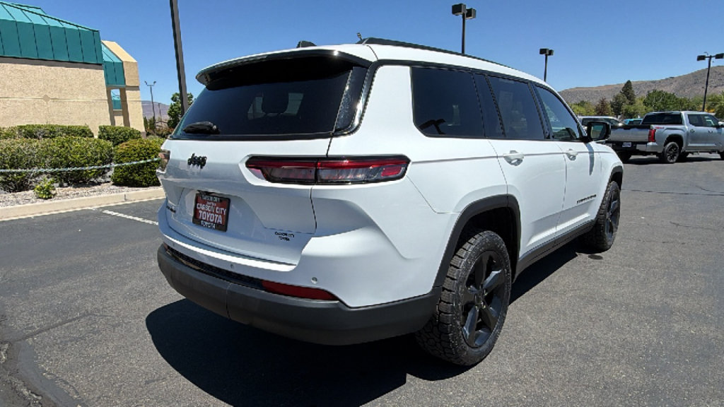 Used 2021 Jeep Grand Cherokee L Laredo AWD/4WD image 3
