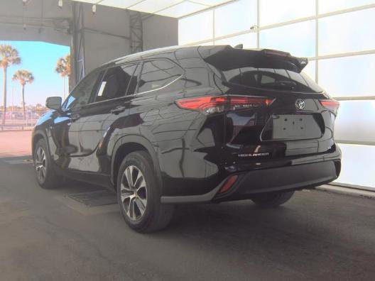 Used 2021 Toyota Highlander XLE image 2