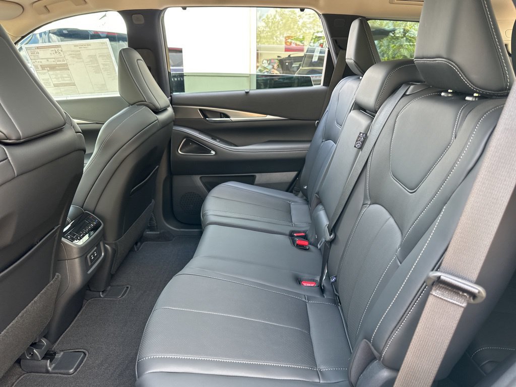 Certified 2026 INFINITI QX60 Luxe w/ Cargo Package AWD/4WD image 28