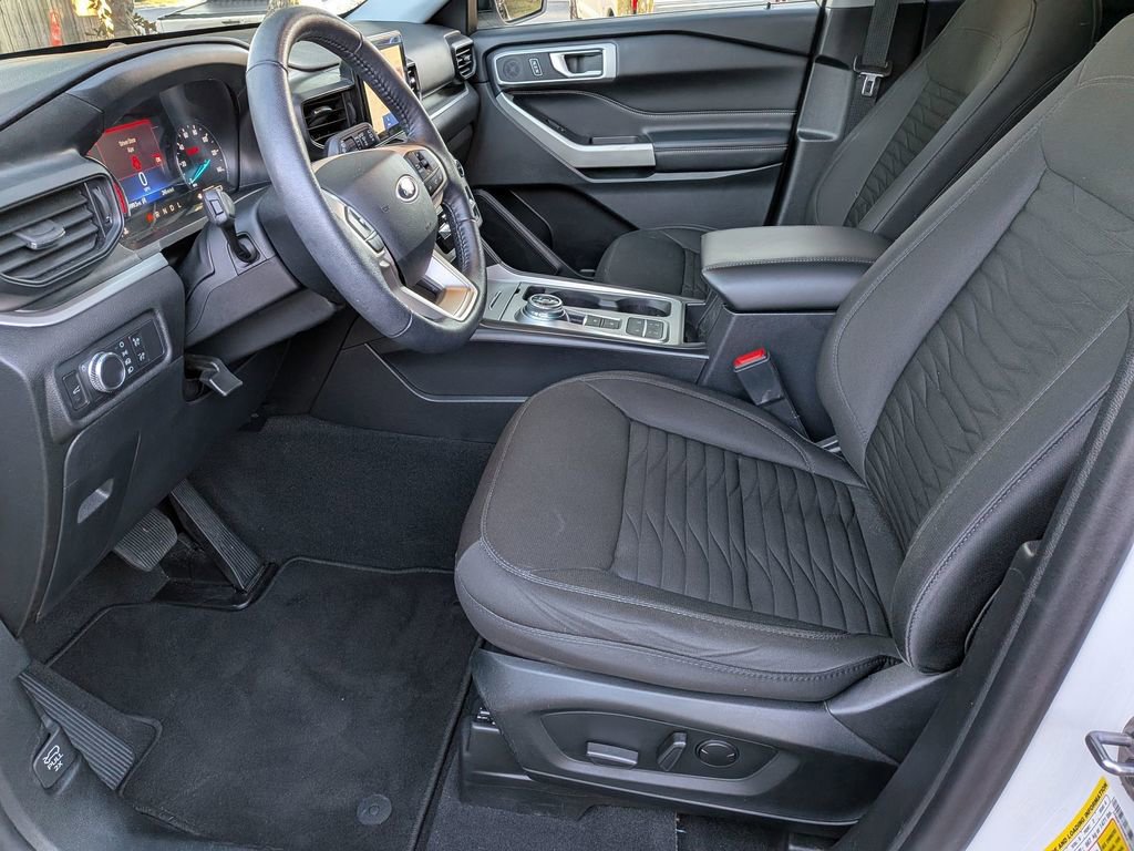 Used 2021 Ford Explorer XLT image 17
