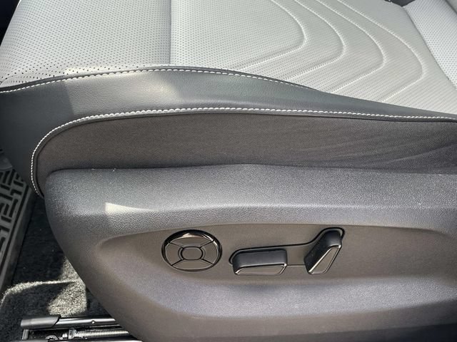 Certified 2026 Volkswagen Tiguan SE w/ Panoramic Sunroof Package FWD image 22