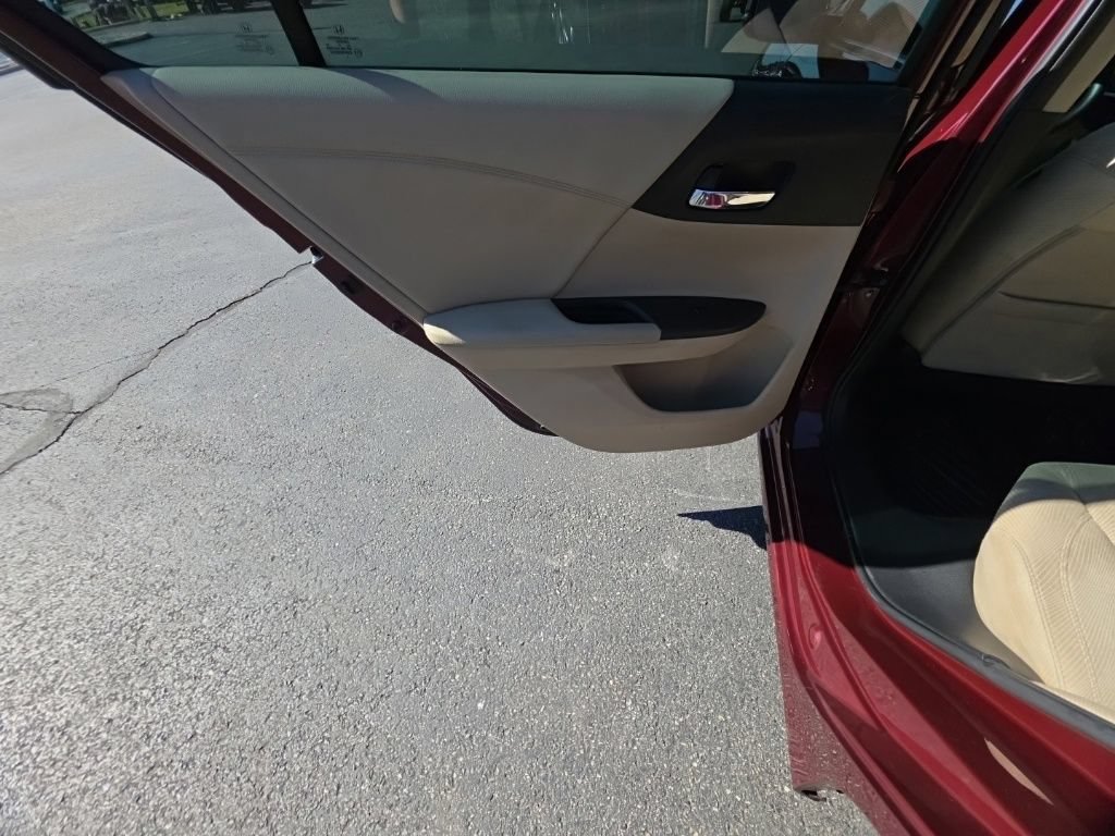 Used 2016 Honda Accord EX image 25