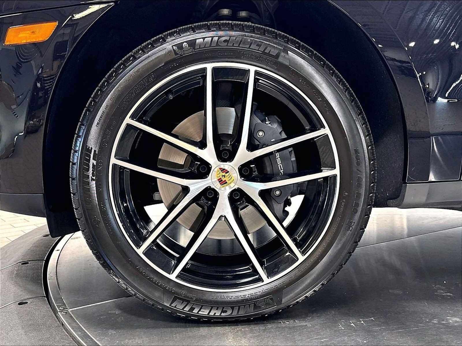 Used 2026 Porsche Macan AWD/4WD image 13