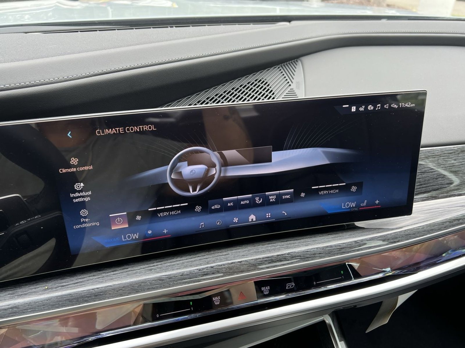 New 2025 BMW 740i xDrive w/ Executive Package image 18