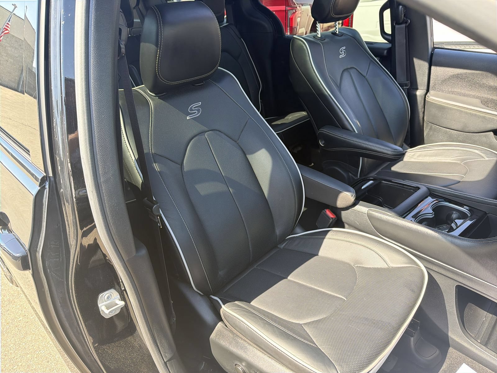 Used 2026 Chrysler Pacifica Limited w/ S Appearance Package FWD image 31