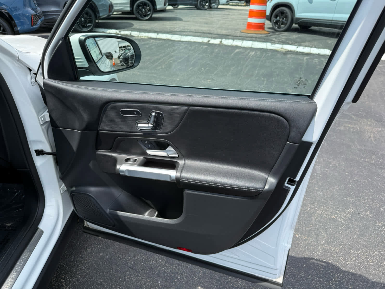 Used 2023 Mercedes-Benz GLB 250 4MATIC image 9