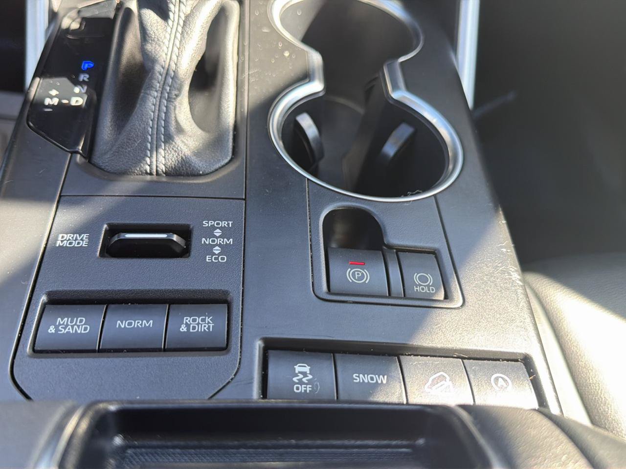 Used 2022 Toyota Highlander XLE AWD/4WD image 19