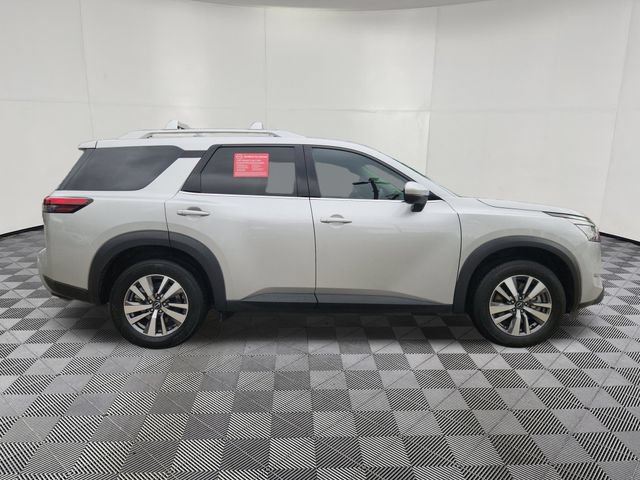 Used 2023 Nissan Pathfinder SL FWD image 4