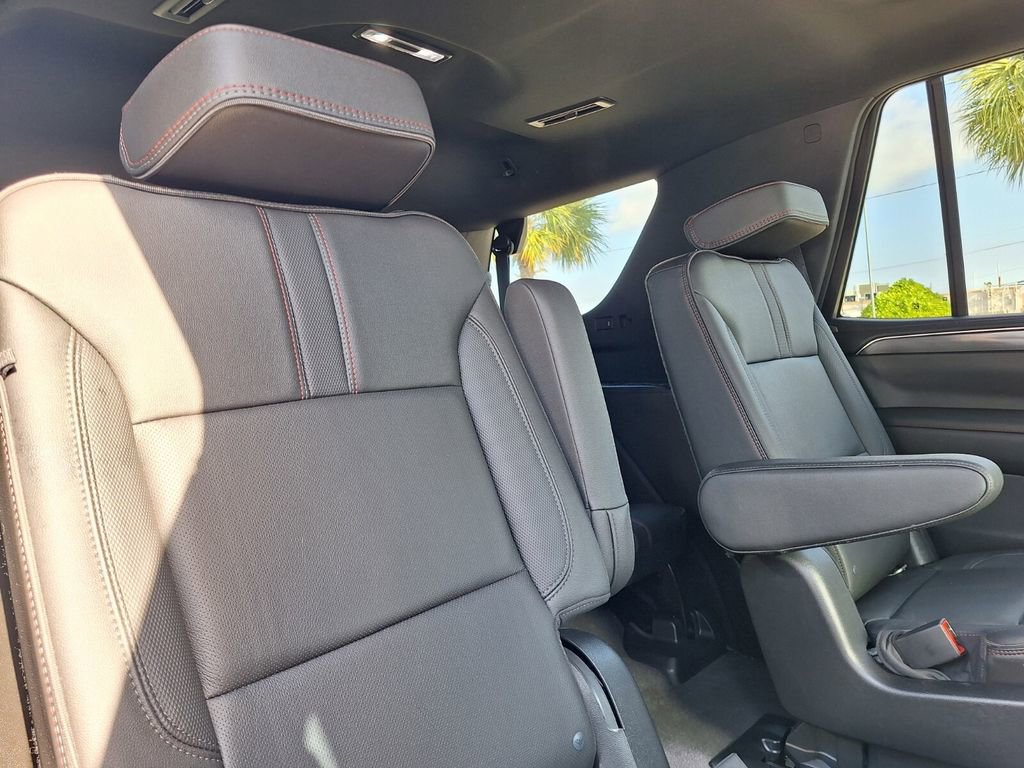Used 2022 Chevrolet Tahoe RST w/ Sport Performance Package RWD image 30