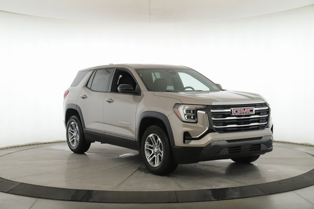 Used 2025 GMC Terrain Elevation image 2