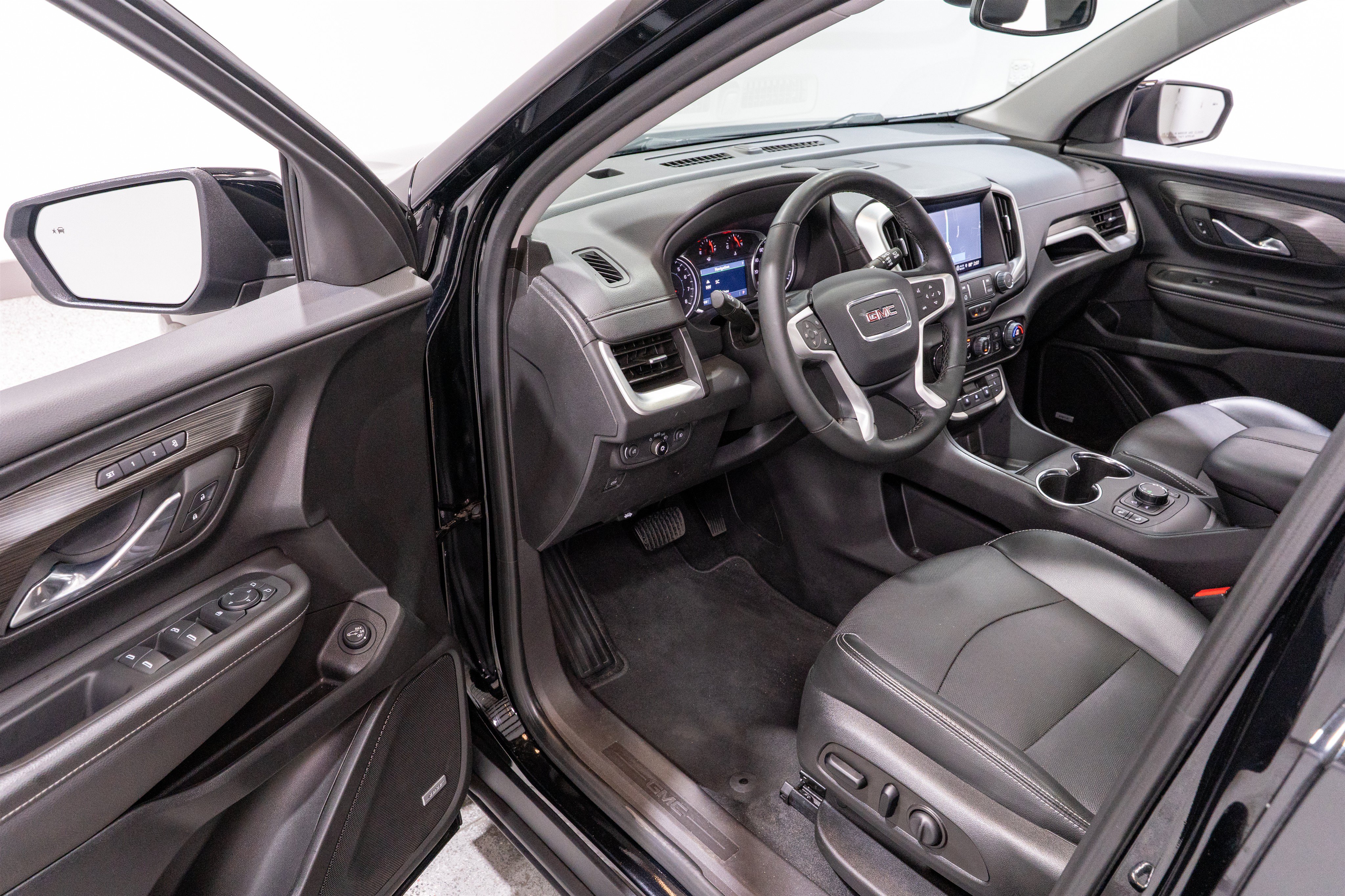 Used 2024 GMC Terrain SLT w/ Infotainment Package II FWD image 12