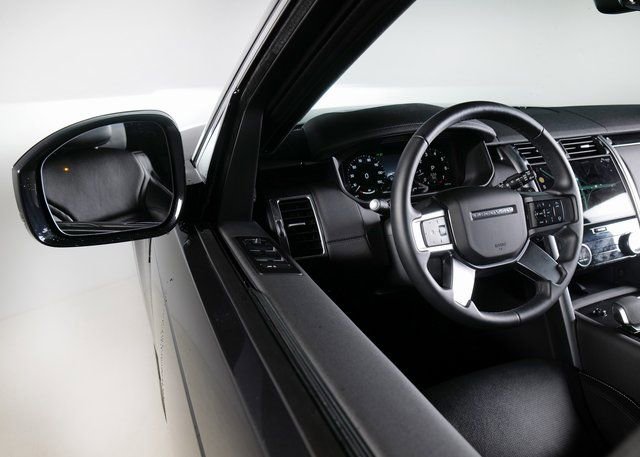 Used 2025 Land Rover Discovery S image 24