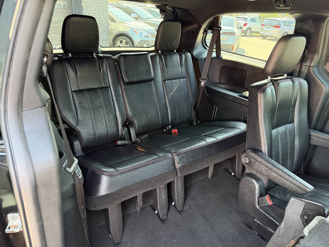 Used 2011 Dodge Grand Caravan R/T w/ Entertainment Group 1 FWD image 19