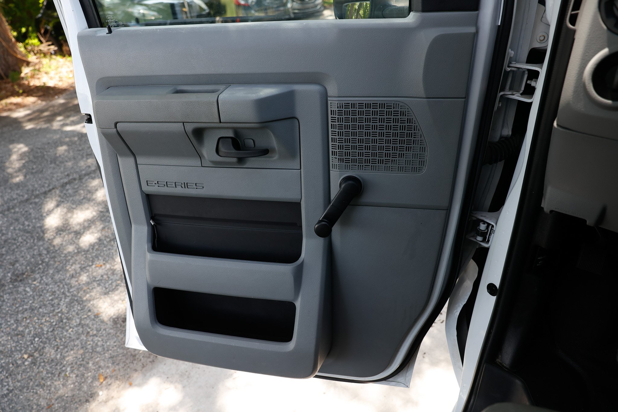 Used 2018 Ford E-350 and Econoline 350 Super Duty RWD image 40