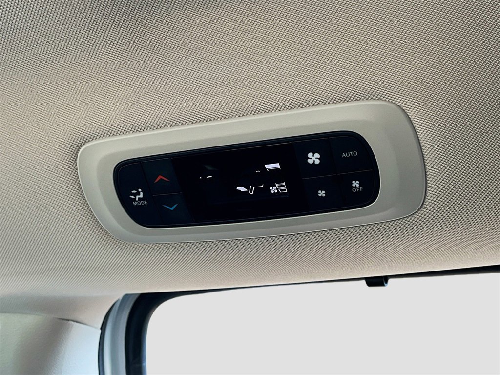 Certified 2024 Chrysler Pacifica Touring-L image 23