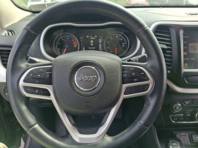 Used 2018 Jeep Cherokee Latitude Plus AWD/4WD image 30