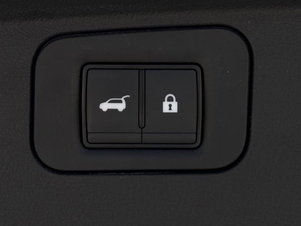 Used 2025 Nissan Armada PRO-4X image 32