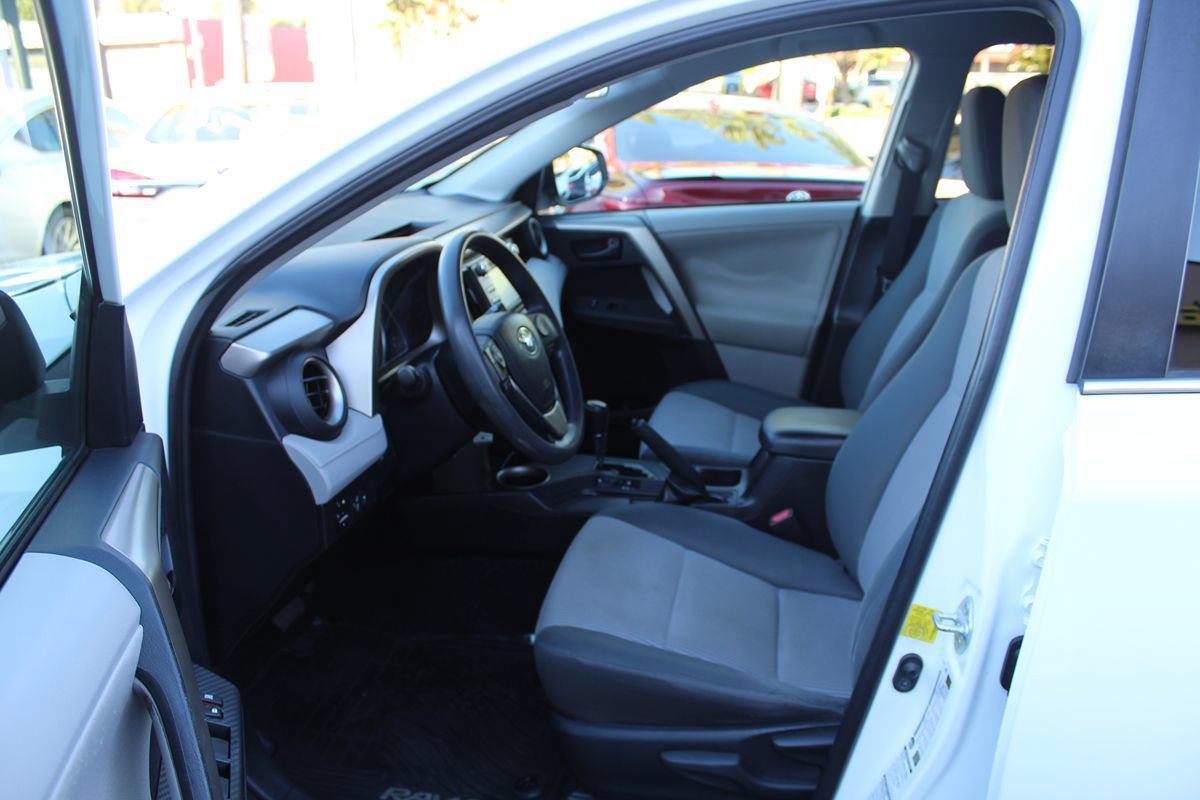 Used 2013 Toyota RAV4 LE AWD/4WD image 17