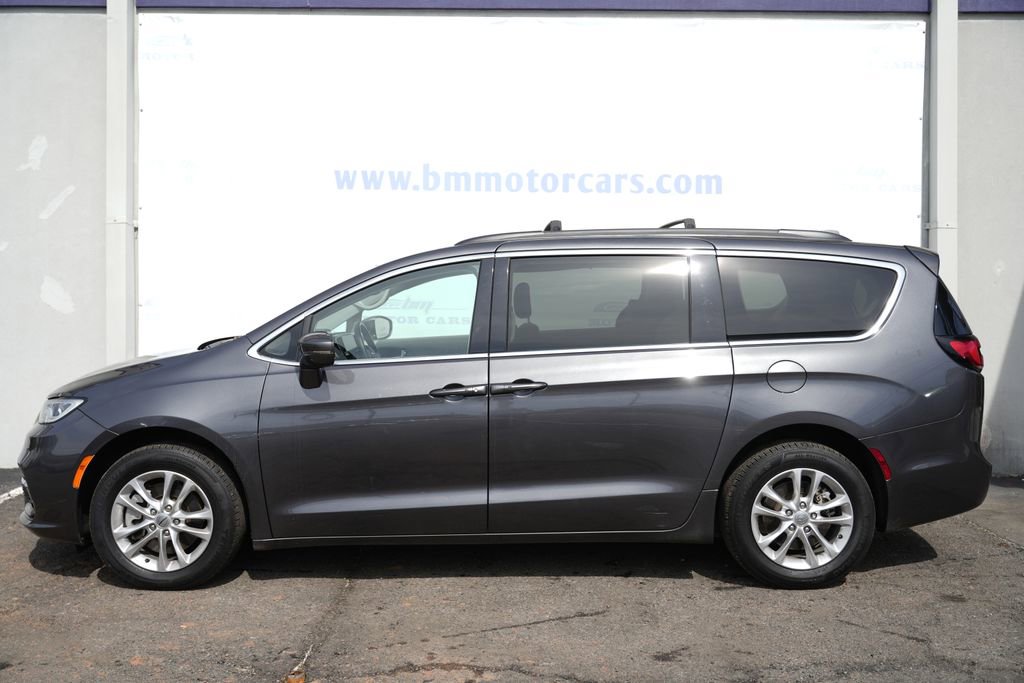 Used 2021 Chrysler Pacifica Touring image 8