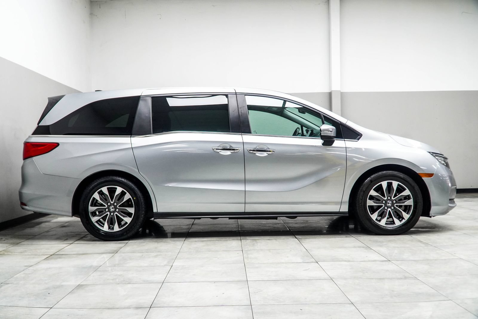 Used 2024 Honda Odyssey EX-L image 6
