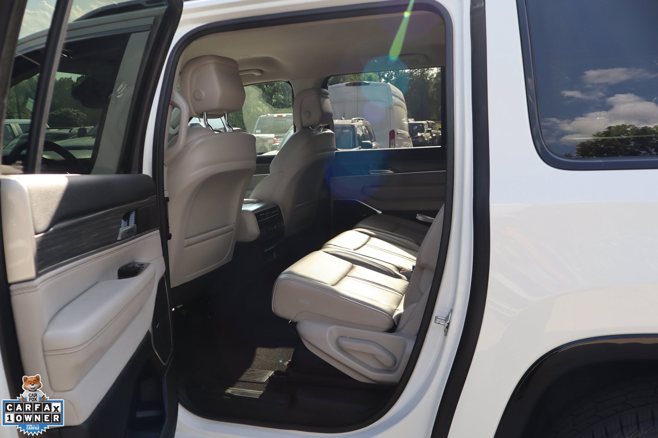 Used 2024 Jeep Wagoneer L Series II w/ Flexible Seating Group RWD image 26