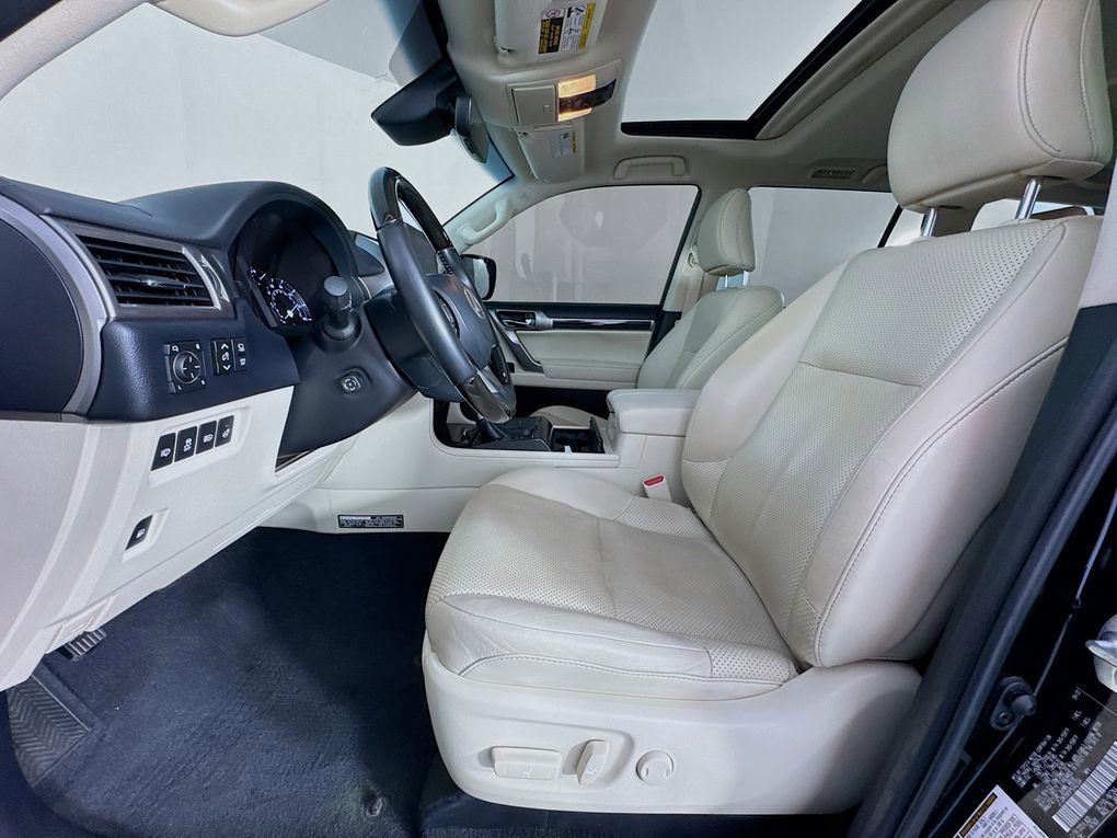 Used 2023 Lexus GX 460 Luxury w/ Accessory Package image 15