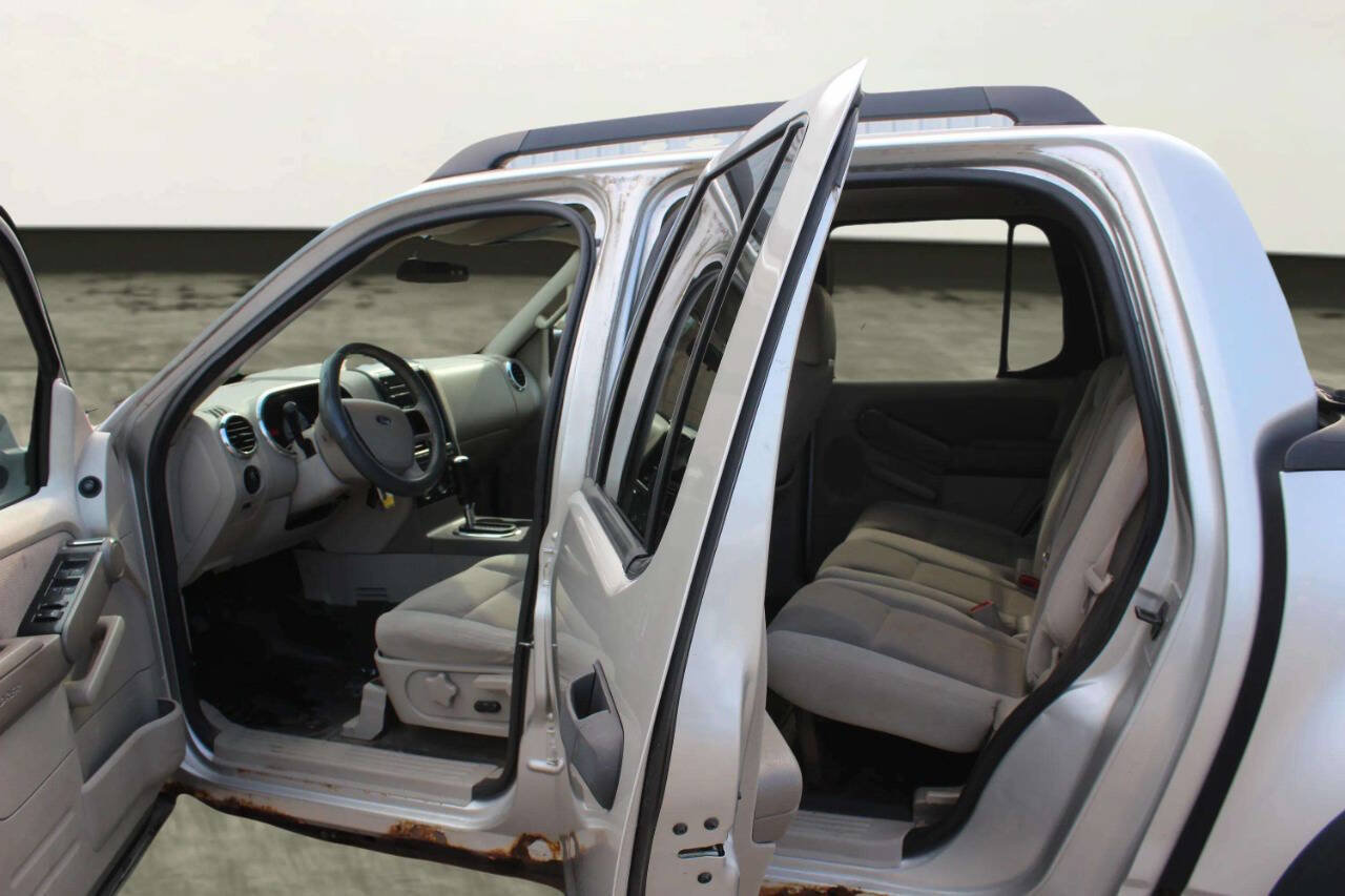 Used 2007 Ford Explorer Sport Trac XLT AWD/4WD image 6