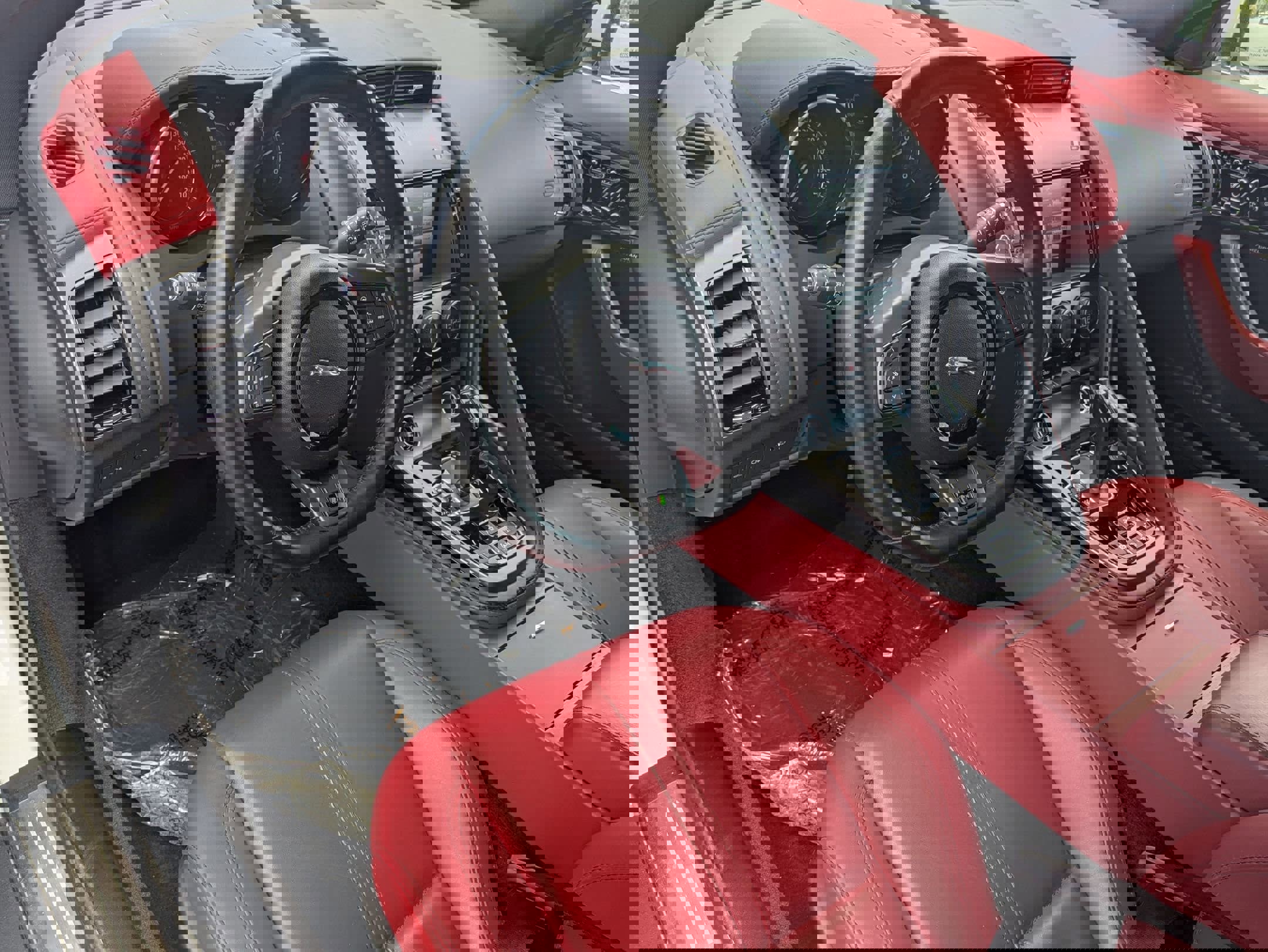 Used 2017 Jaguar F-TYPE R image 9