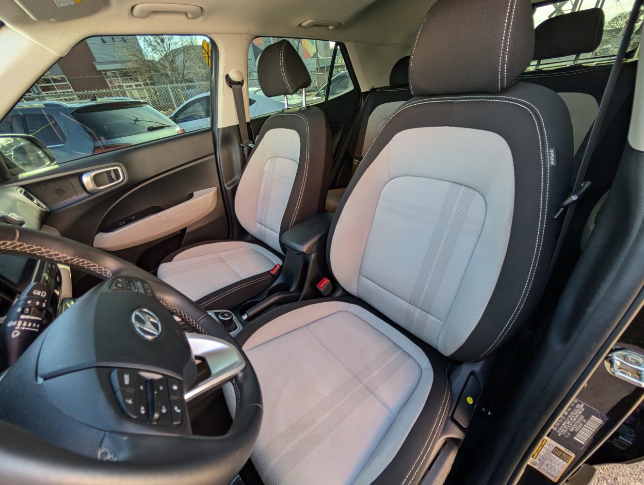 Used 2024 Hyundai Venue SEL FWD image 16