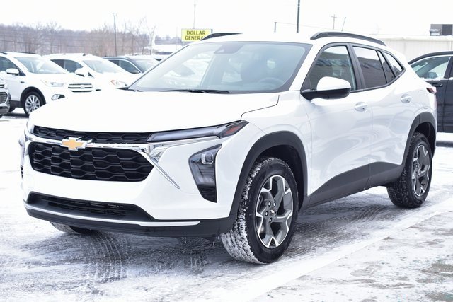 Used 2025 Chevrolet Trax LT w/ LT Convenience Package image 12