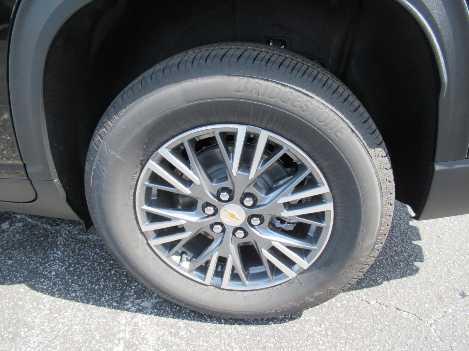 New 2027 Chevrolet Traverse LT FWD image 8