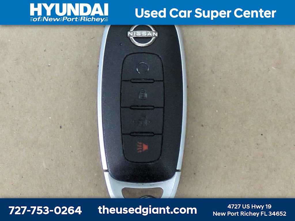 Used 2024 Nissan Kicks SR w/ SR Premium Package FWD image 31