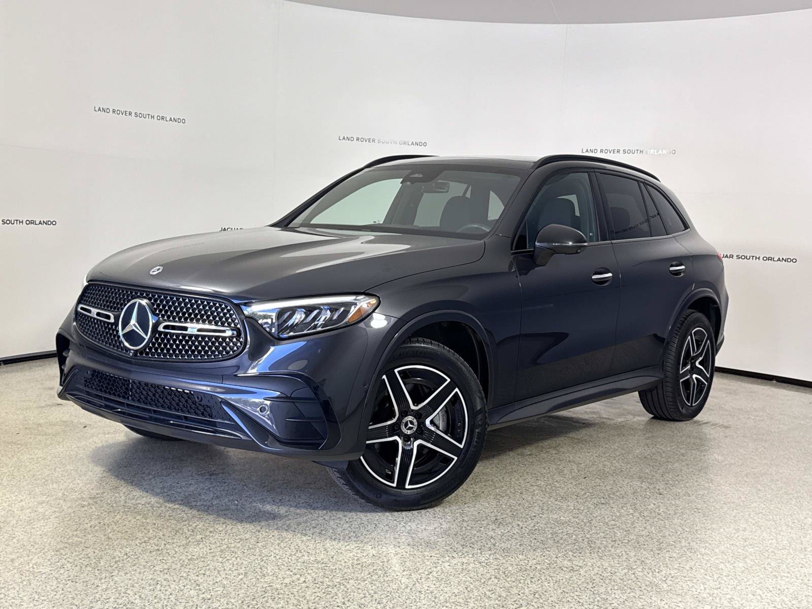 Used 2024 Mercedes-Benz GLC 300 4MATIC image 1