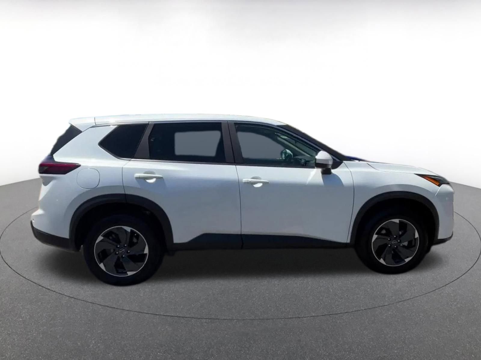 Used 2025 Nissan Rogue SV AWD/4WD image 16