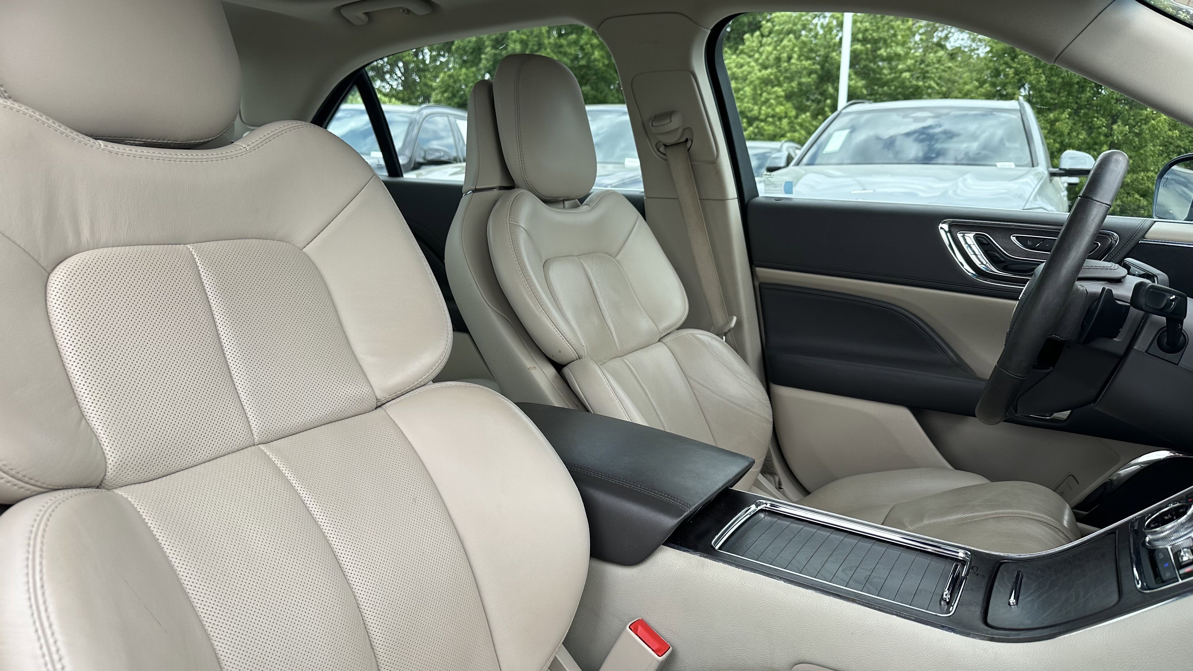 Used 2018 Lincoln Continental Reserve AWD/4WD image 33