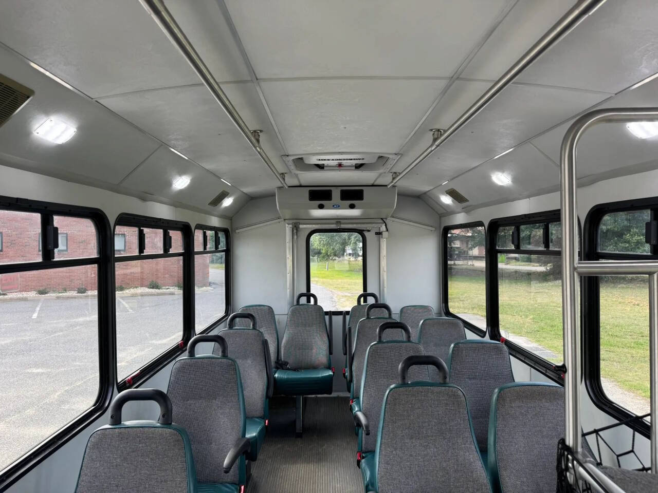 Used 2015 Ford E-350 and Econoline 350 Super Duty RWD image 16