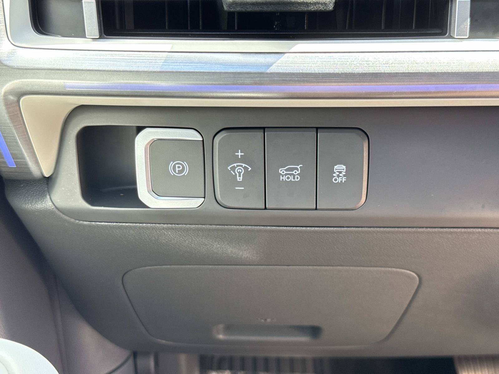 Certified 2025 Hyundai Santa Fe Limited AWD/4WD image 14
