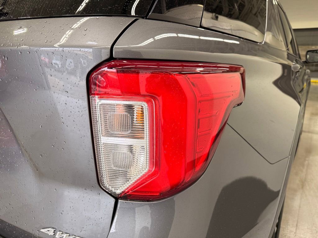 Used 2023 Ford Explorer XLT w/ Equipment Group 202A AWD/4WD image 5