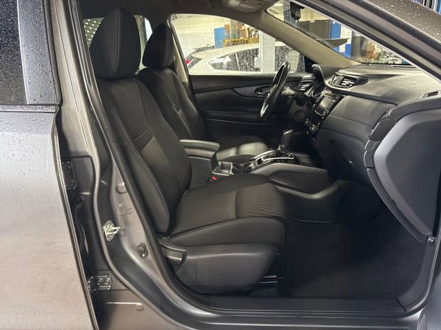 Used 2020 Nissan Rogue SV image 11