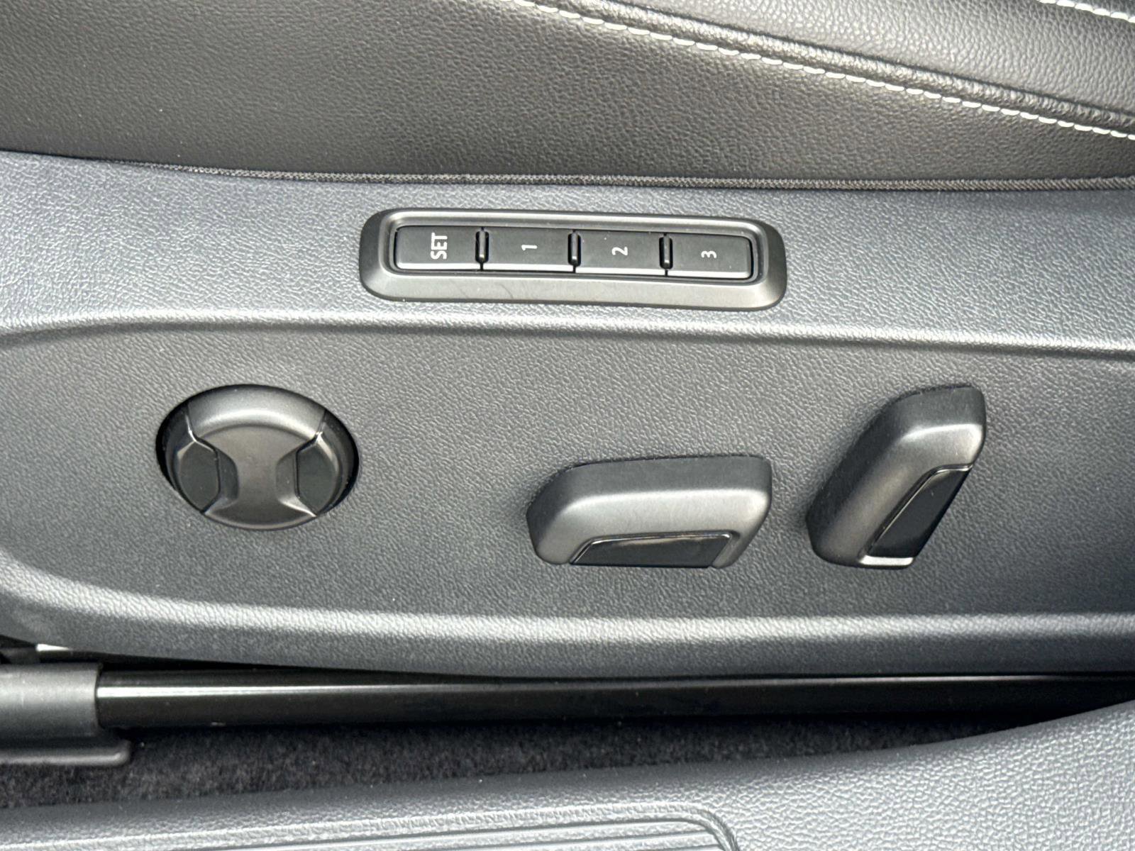 Used 2022 Volkswagen Jetta SEL image 16