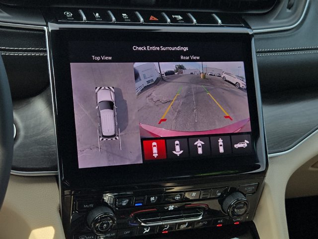 Used 2025 Jeep Grand Cherokee L Limited w/ Luxury Tech Group II AWD/4WD image 19