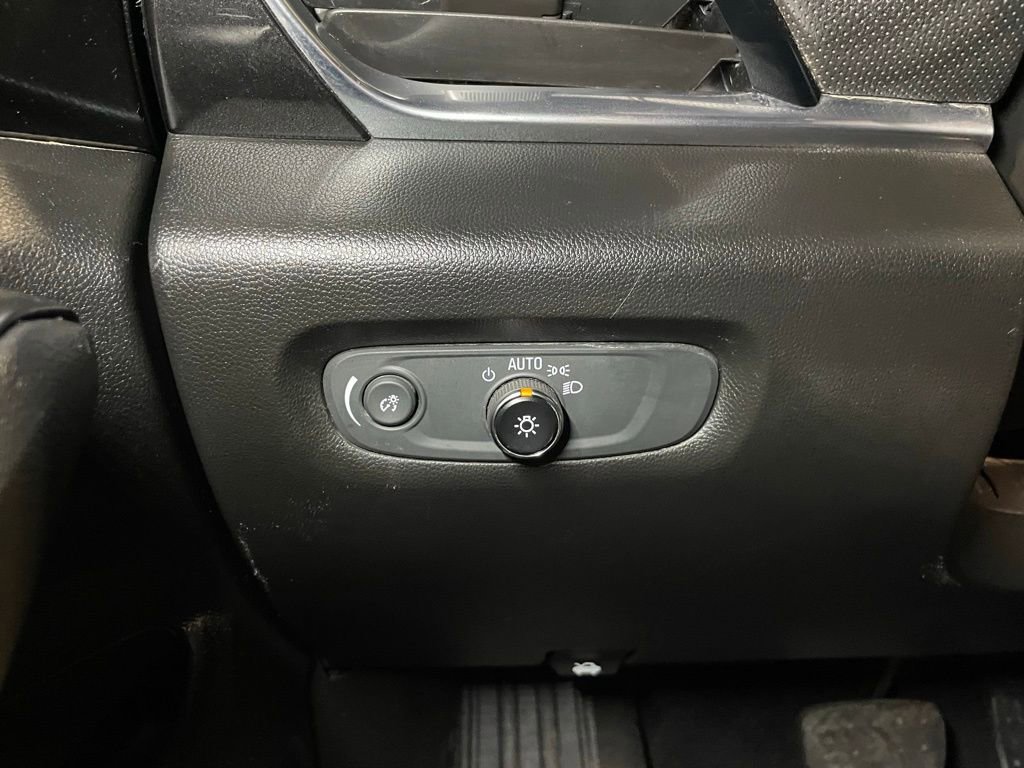 Used 2023 Chevrolet Traverse RS image 28