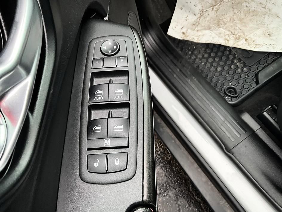 Used 2022 Jeep Cherokee Trailhawk w/ Comfort/Convenience Group image 12