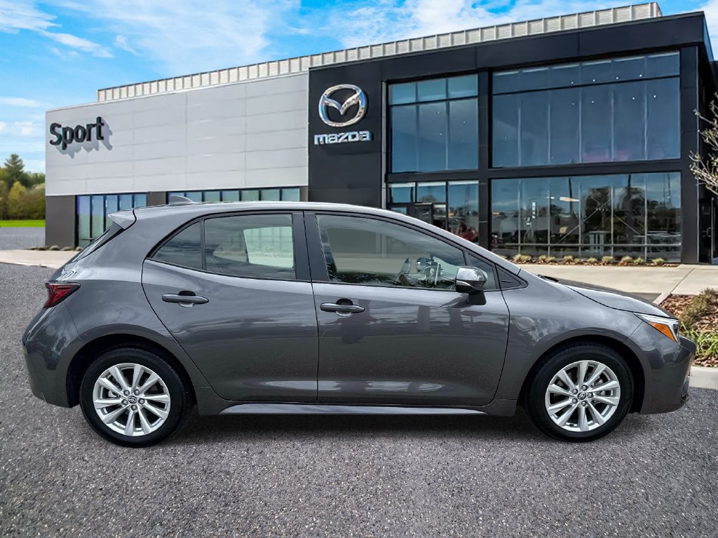 Used 2025 Toyota Corolla SE FWD image 2