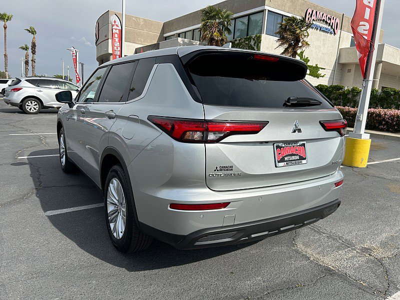 New 2025 Mitsubishi Outlander ES image 3