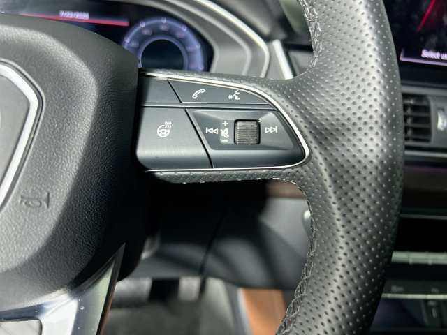 Used 2025 Audi Q5 e Premium Plus w/ Premium Plus Package AWD/4WD image 13