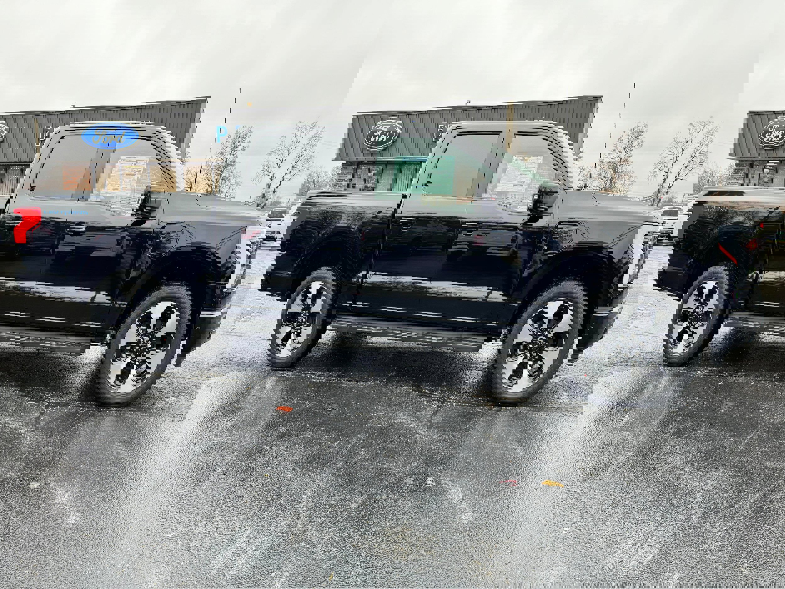 New 2023 Ford F150 Lightning Platinum image 4