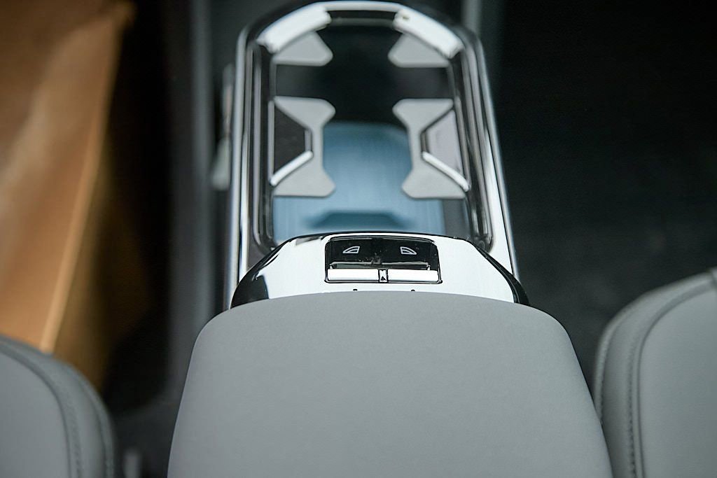 New 2026 Volvo EX30 Plus w/ Protection Package image 23