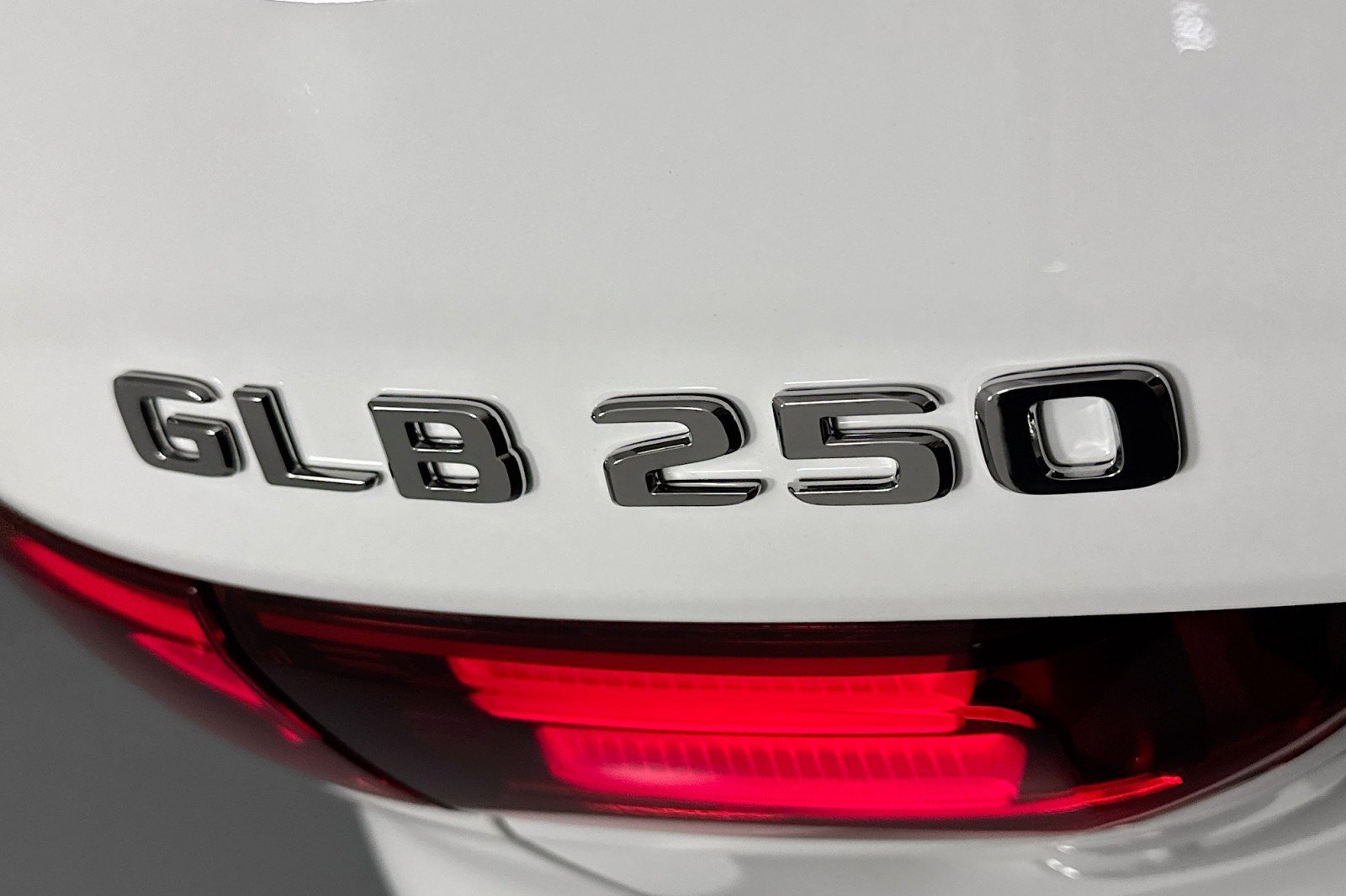 New 2026 Mercedes-Benz GLB 250 image 9